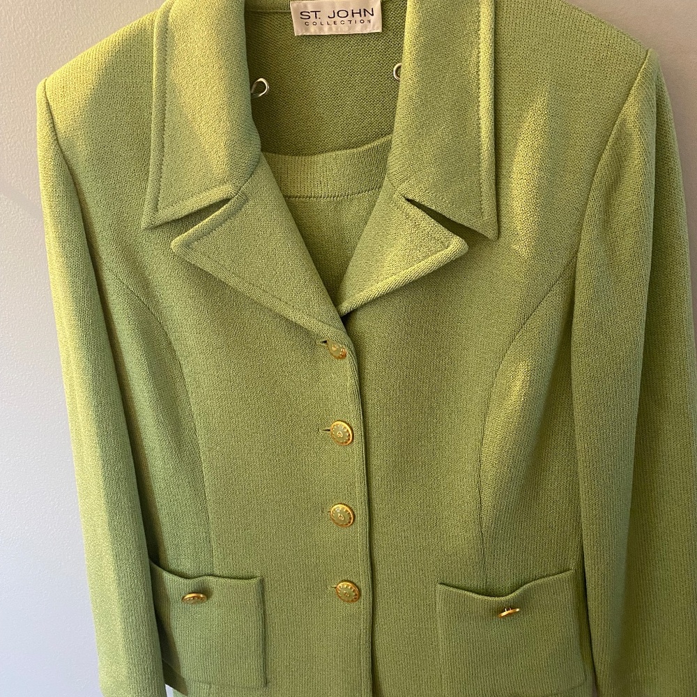 St John Luxury Designer New With Tags Knit Suit with matching buttons